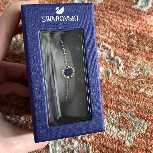 NIB Swarovski Crystal Dancing blue crystal pavé bracelet - Picture 5 of 5